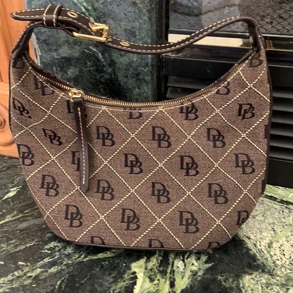 Dooney & Bourke Handbags - Dooney & Bourke Purse